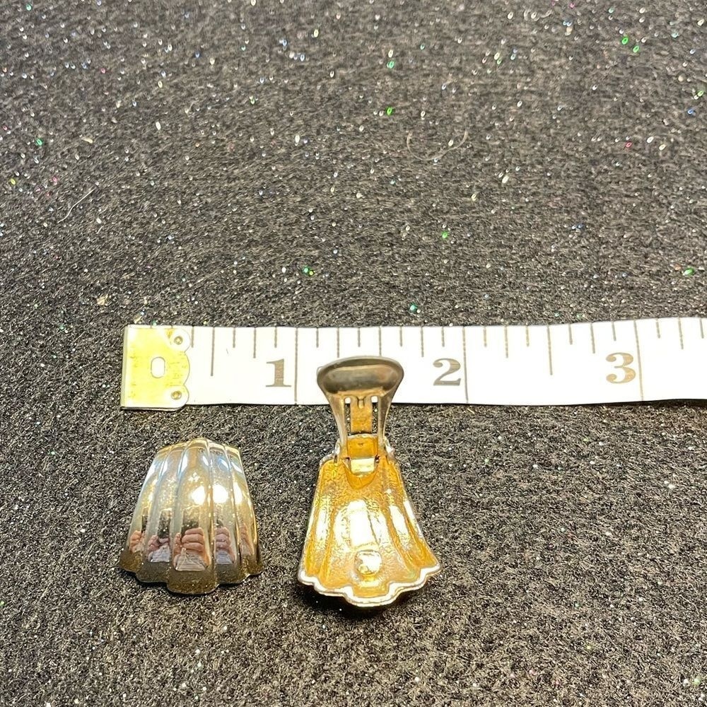 Vintage Goldtone Clip on Earrings‎